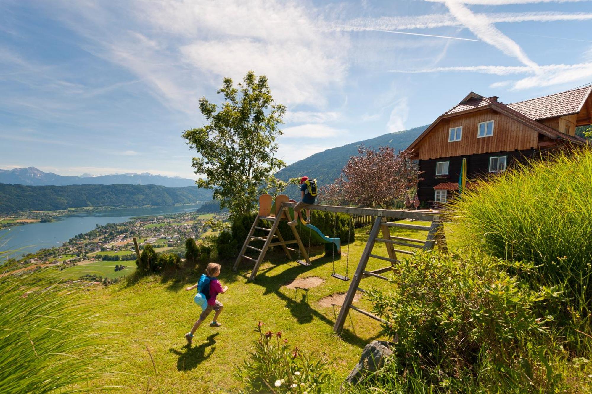 Blaues Haus Ferienwohnung Bodensdorf Ossiacher See Gerlitzen Alpe Bagian luar foto